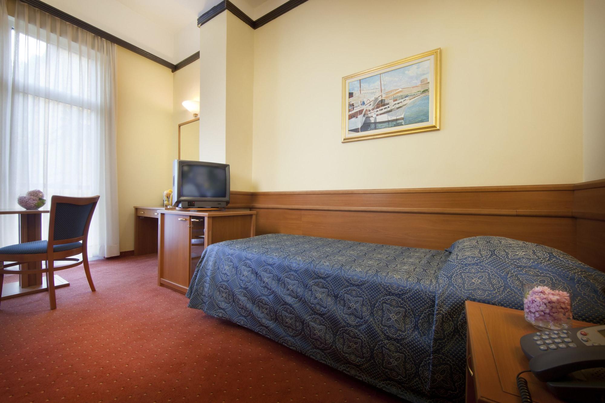 Hotel Kristal - Liburnia أوباتيا المظهر الخارجي الصورة