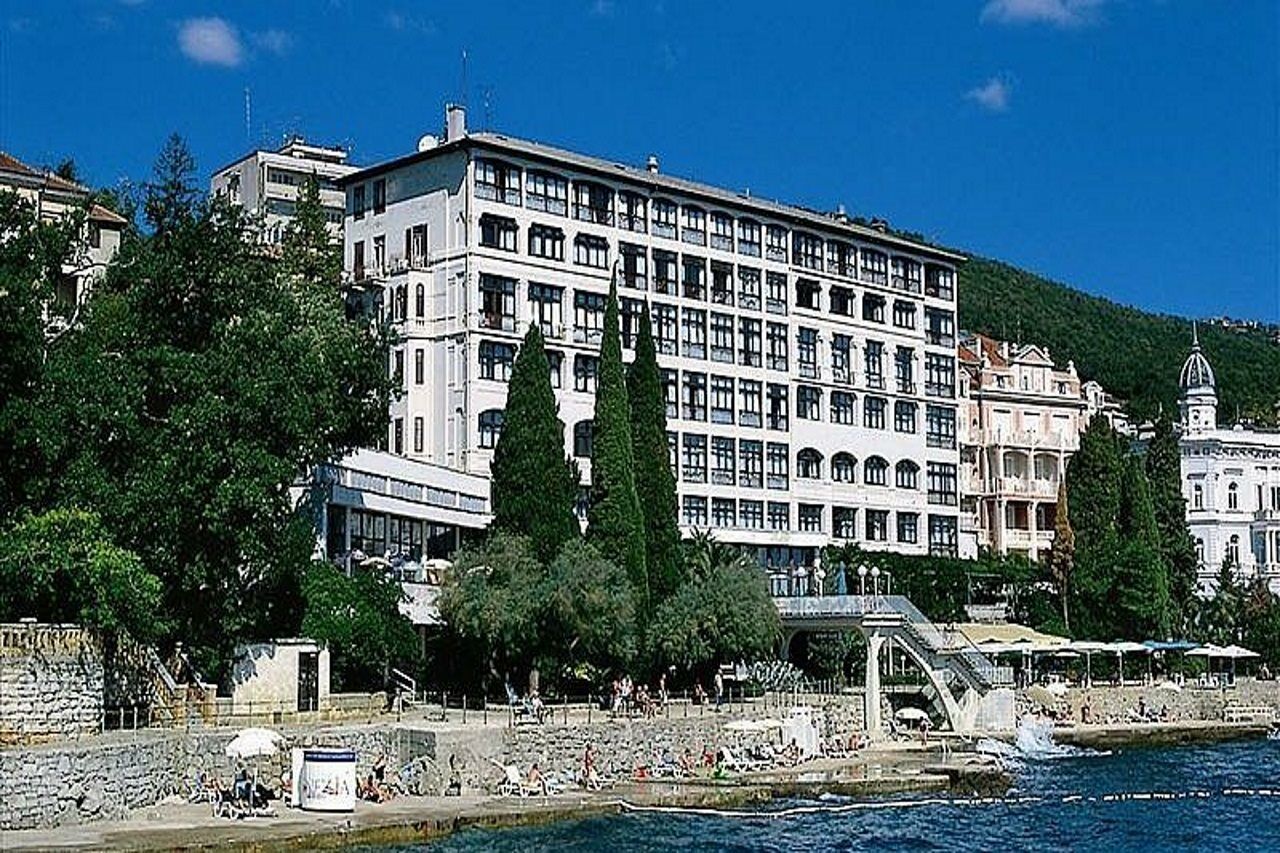Hotel Kristal - Liburnia أوباتيا المظهر الخارجي الصورة